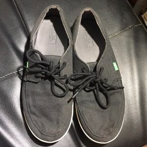 SANUK SHOES NWOT